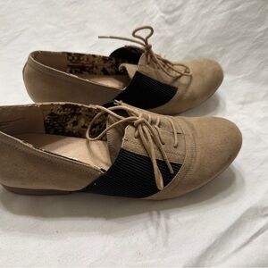 Restricted Tan Lace Up Flats Size 9 Elastic Panel Comfort Shoes